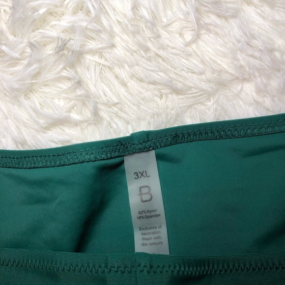 🌴💚Gorgeous Green Tie Front  Bikini Halter Top and shorts bottom set size 3X💚🌴 - Picture 12 of 16